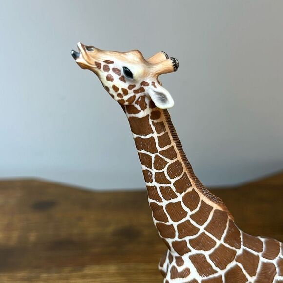 Vintage Schleich Germany Giraffe 2008 Collectible Animals Adult Male Eating - Picture 2 of 8